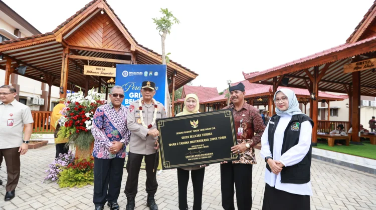 Khofifah Resmikan Fasilitas Baru Smadatara Banyuwangi