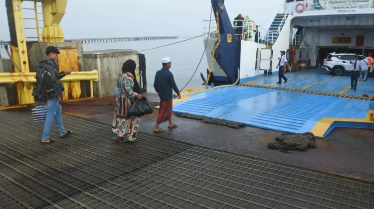 Arus Mudik Warga Kepulauan Madura, Terlihat di Pelabuhan Jangkar