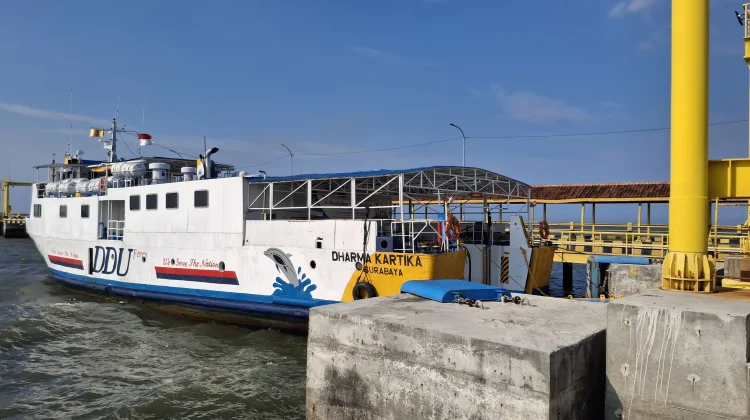 KSOP Menunda Keberangkatan Kapal karena Cuaca Buruk