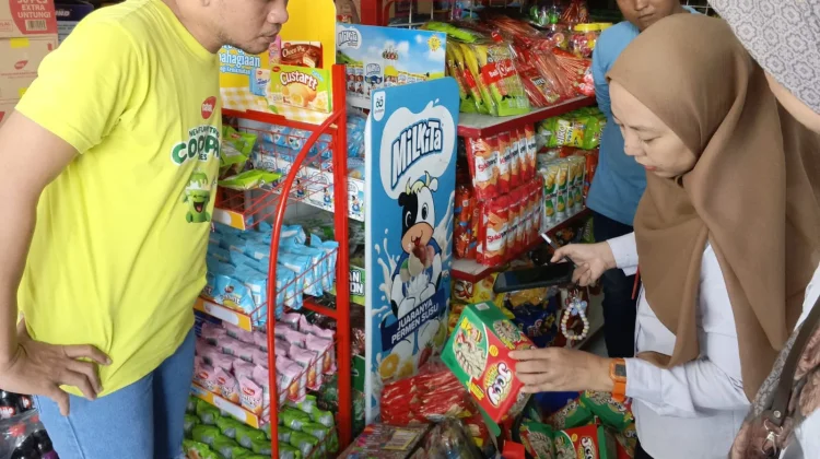 TKPPOM Lumajang, Lakukan Monitoring Obat dan Makanan di Sejumlah Toko
