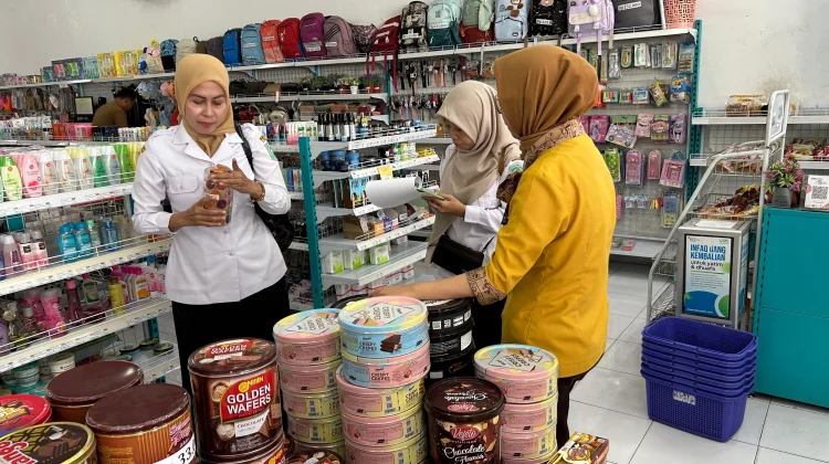 TKPPOM Lumajang, Lakukan Monitoring Obat dan Makanan di Sejumlah Toko