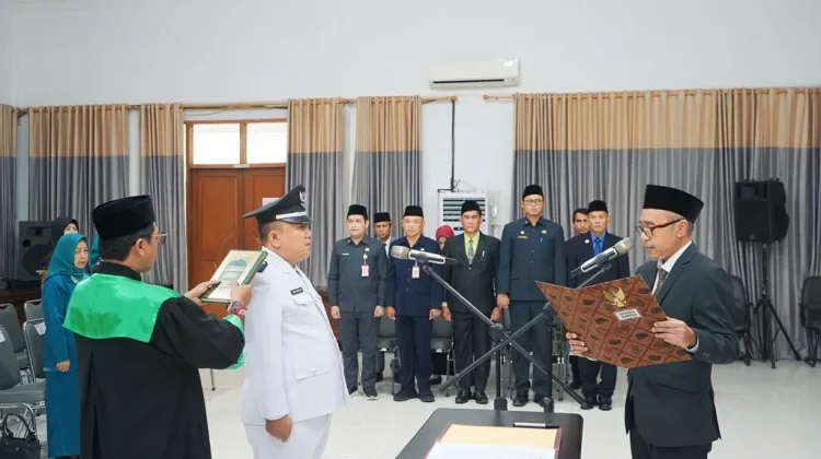 Pj. Kades Denok Dilantik, Pemkab Lumajang Dorong Kolaborasi Pembangunan Desa