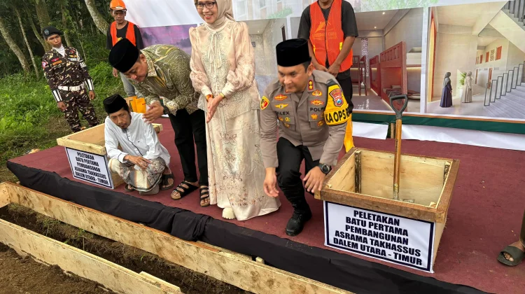 Bupati Lumajang Melakukan Peletakan Batu Pertama di Ponpes