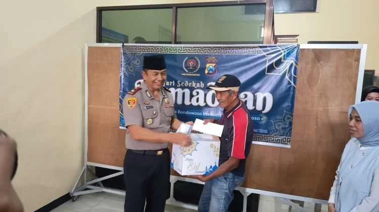Polres Gandeng PWI Beri Santunan Sopir Angkot Terdampak Jembatan Sentong