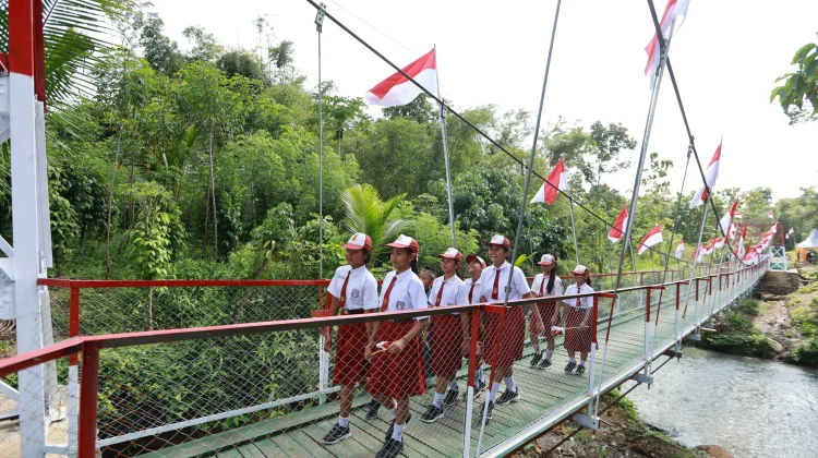 Jembatan Garuda Permudah Akses Warga