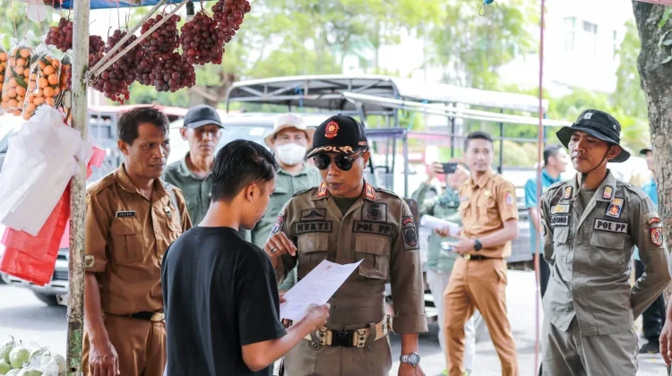 Pemkab Jember Tertibkan Lapak PKL dan Spanduk, Wujudkan Gerakan ASRI