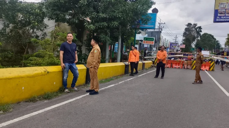 Wabup Bondowoso Imbau Penyeberang Jembatan Sentong Tetap Waspada