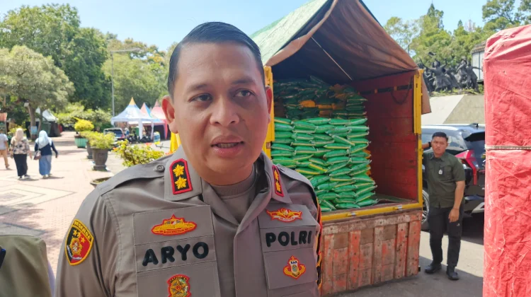 Gerakan Pangan Murah Polres Bondowoso Diserbu Warga