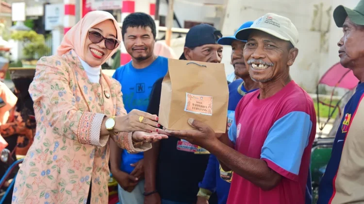 Merawat Empati di Bulan Suci, DWP Lumajang Salurkan Ribuan Takjil untuk Masyarakat