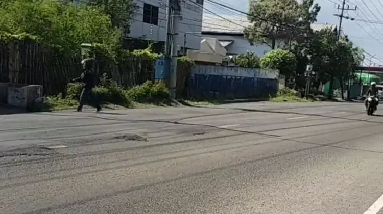 Pemudik di Lumjang Diminta Waspada Jalan Rusak