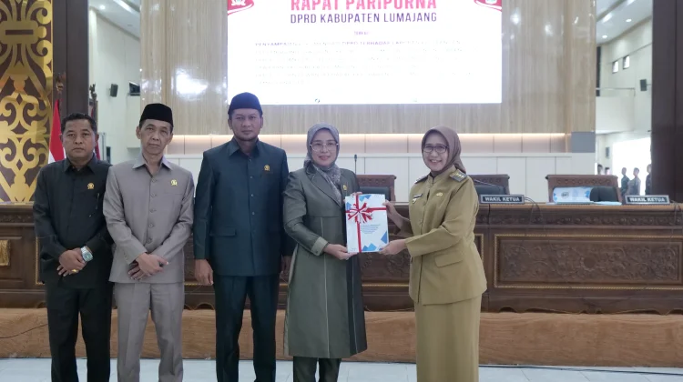 Bupati Lumajang Hadiri Rapat Paripurna DPRD, Terima Rekomendasi LKPJ Tahun 2025
