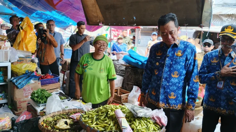 Bupati Pastikan Stok Sembako dan BBM di Bondowoso Aman