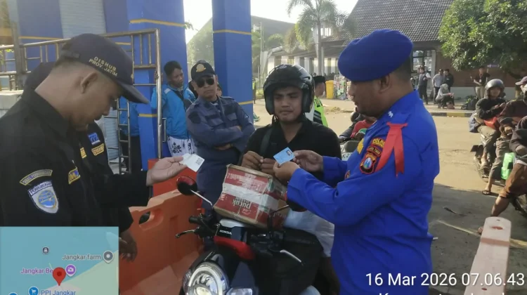 Satpolairud Amankan Penumpang Sampai ke Atas Kapal