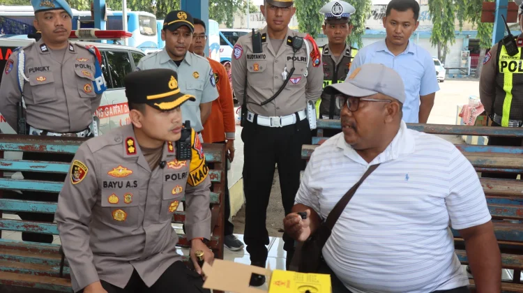 Kapolres Sidak Sopir dan Armada Bus di Terminal