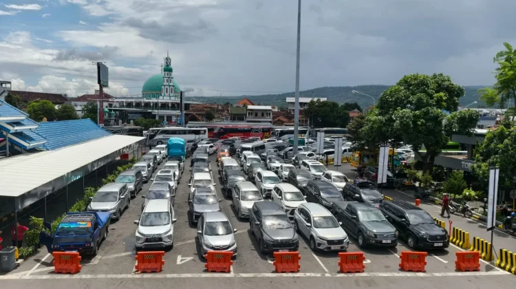 Antrean Ketapang 6 Jam, Pemudik Keluhkan Macet