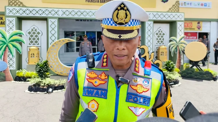 Dirlantas Polda Jatim Tindak 150 Truk Sumbu Tiga saat Mudik