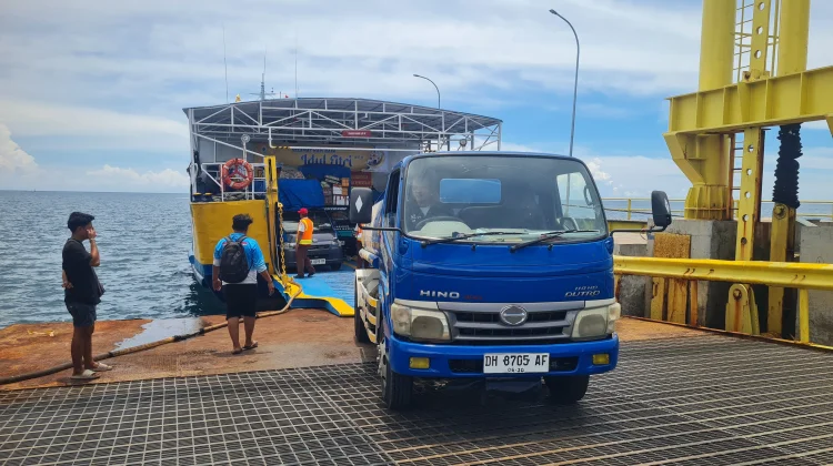 Terakhir Penyeberangan Rute Jangkar-Raas Sepi Pemudik