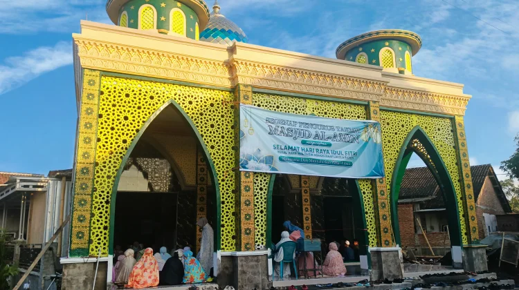 Salat Ied Masjid Al-Amin, Jamaah Khidmat meski Masjid tengah Renovasi