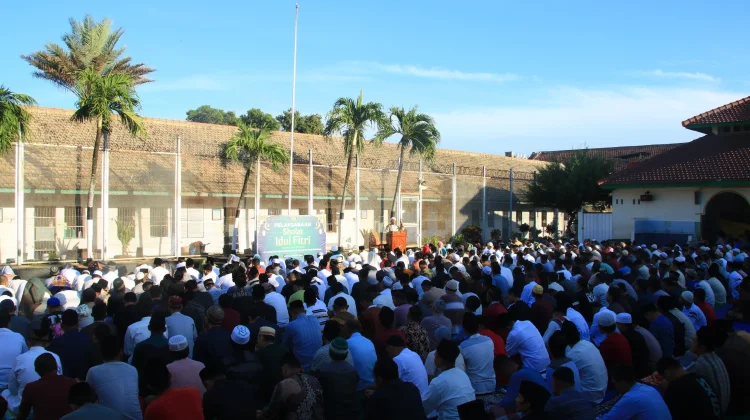 Warga Binaan Lapas Banyuwangi Khusyuk Salat Id