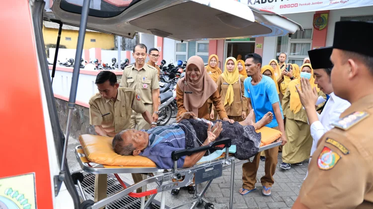 Pemkab Jember Siagakan Nakes dan Ambulans di Destinasi Wisata Lebaran