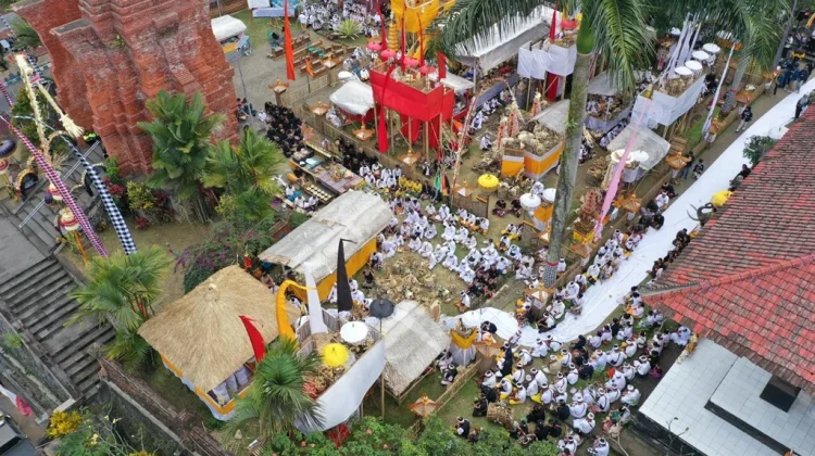 Senduro dan Kearifan Lokal, Menjaga Indonesia dari Akar Budaya
