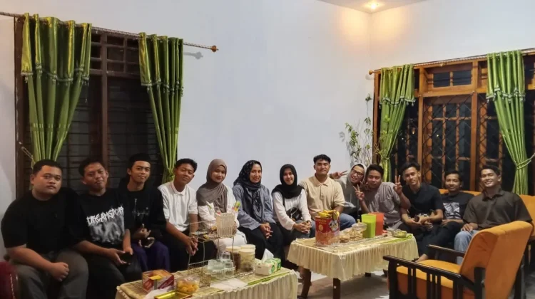 Silaturahmi Lebaran, Jalan di Lumajang Ramai Dipadati Warga
