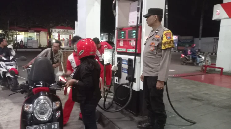 Polisi di Lumajang Patroli pada Objek Vital di Hari Raya