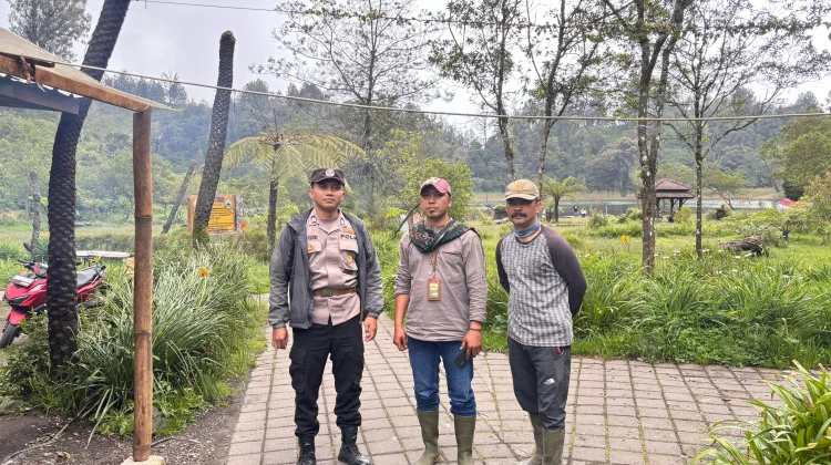 Petugas Keamanan di Lumajang Pantau Objek Wisata