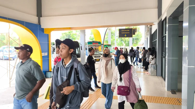 Penumpang Arus Balik di Tawang Alun Terus Bertambah