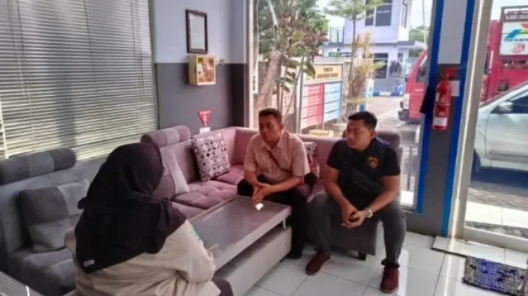Petugas Sidak LPG Bersubsidi di Lumajang