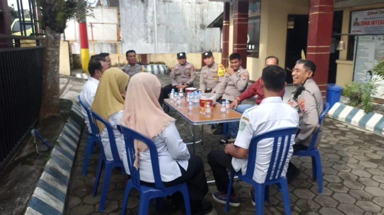 Polisi di Lumajang Tingkatkan Silaturahmi Dengan Halal Bihalal