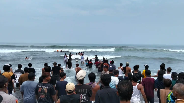 Wisatawan Pantai Selatan Meninggal Dunia setelah Terseret Ombak