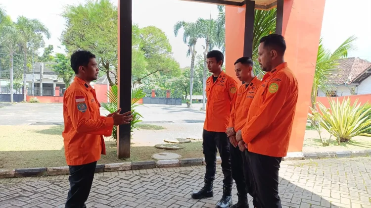 Wisatawan Terseret Ombak di Papuma, Tim SAR Gabungan Lakukan Pencarian