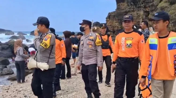 Warga Pacitan Hilang Tersapu Ombak Pantai Papuma Belum Ditemukan