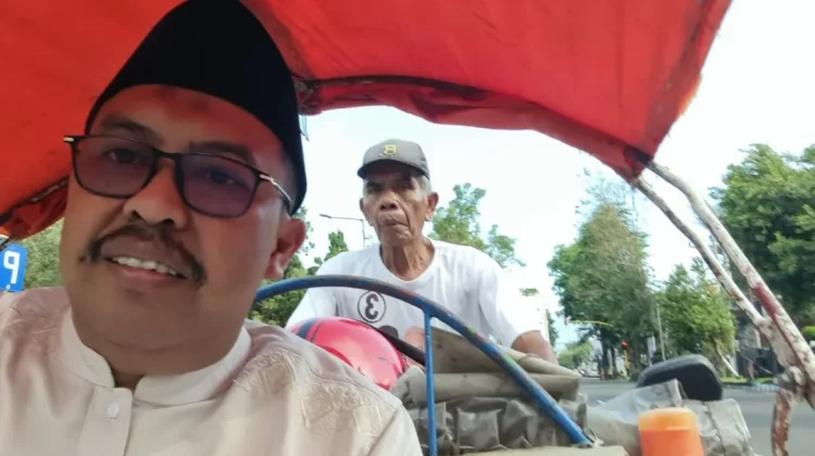 Naik Becak, DPRD Bondowoso Dorong Ekonomi Rakyat