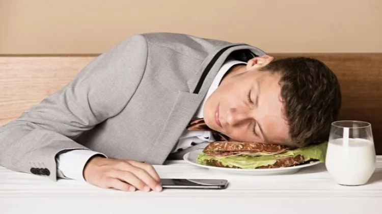 Kebiasaan Makan Lalu Rebahan, Apakah Membuat Cepat Gendut?