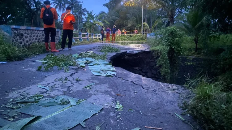 Jembatan Ambles, Akses Warga Terputus