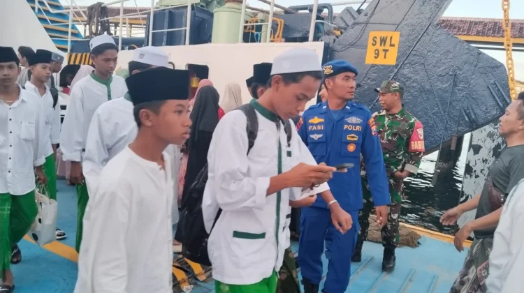 Polisi Kawal dan Amankan Kedatangan Santri Kepulauan