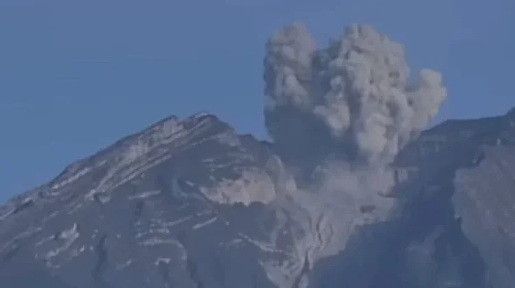 Makna Dibalik Fenomena Gumpalan Asap Gunung