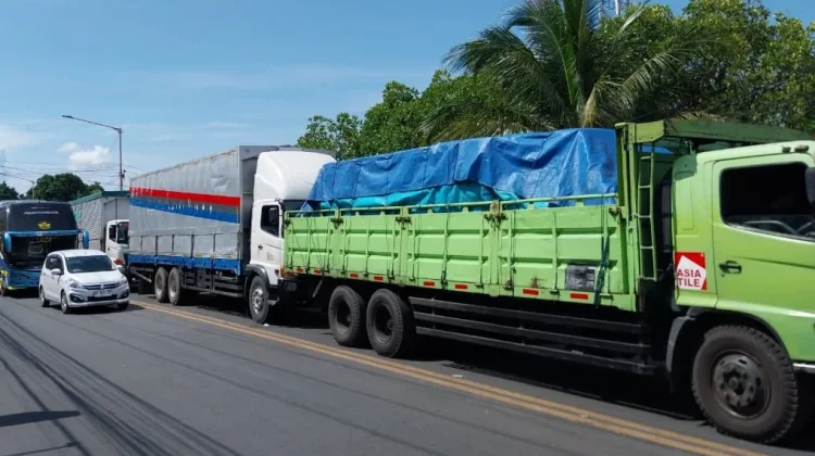 Sopir Logistik Keluhkan Kemacetan Ketapang–Gilimanuk