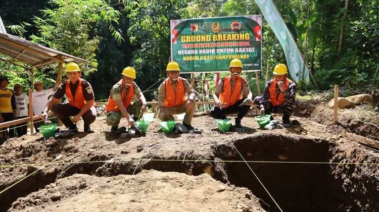 TNI Kebut Jembatan Gantung Perintis Garuda di Songgon Banyuwangi