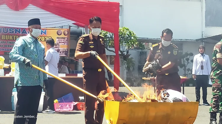 Kejari Jember Musnahkan Barang Bukti Perkara Didominasi Narkoba