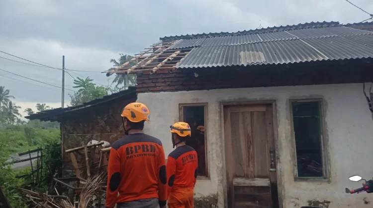 Angin Kencang Sukosari Rusak Rumah dan Warung