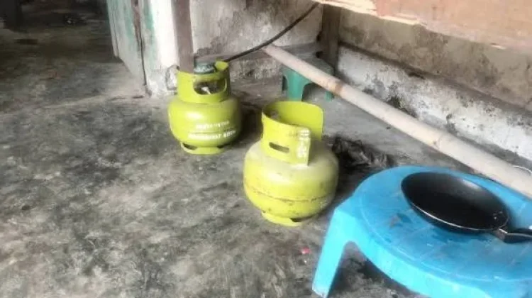 Warga Jember Kesulitan Dapat LPG 3 Kg