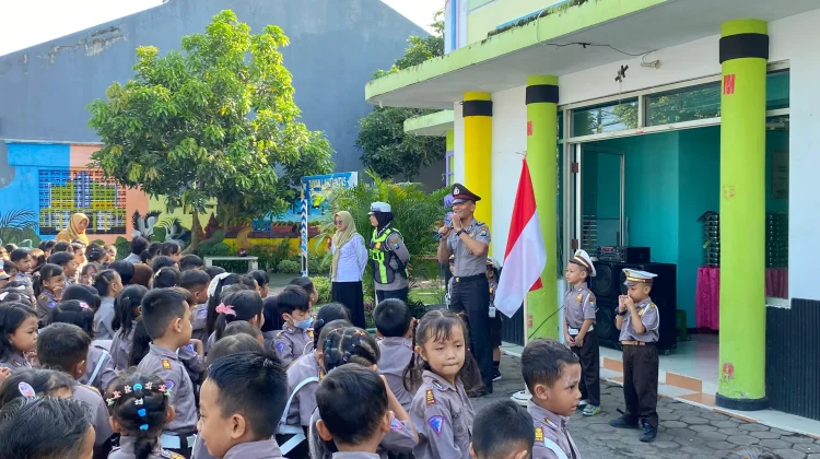 Satlantas Lumajang Edukasi Tertib Lalin dan Anti-Bullying