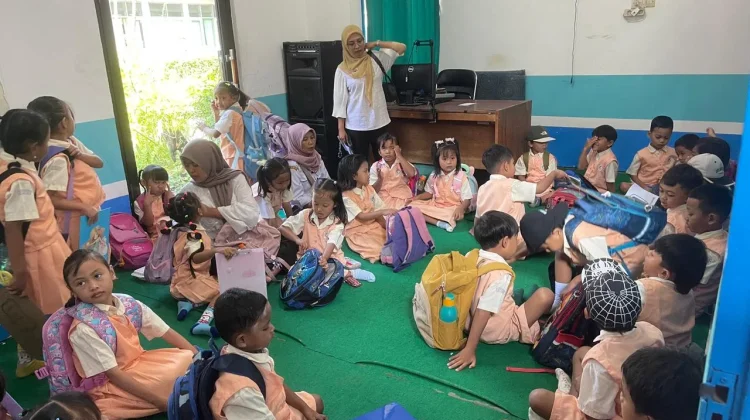Outing Class ke Radio, Berikan Edukasi dan Pengalaman Menarik