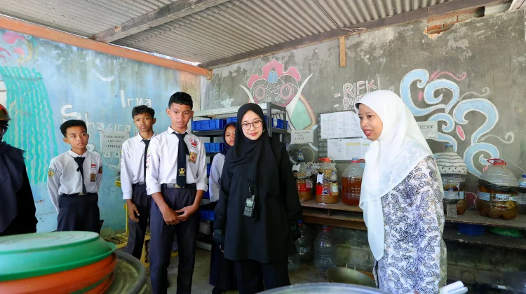 Siswa SMP Banyuwangi Sulap Sampah Jadi Produk Bernilai