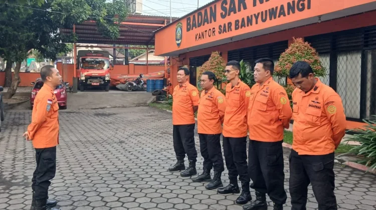 Lansia Hilang di Kebun, Tim SAR Banyuwangi Lakukan Pencarian