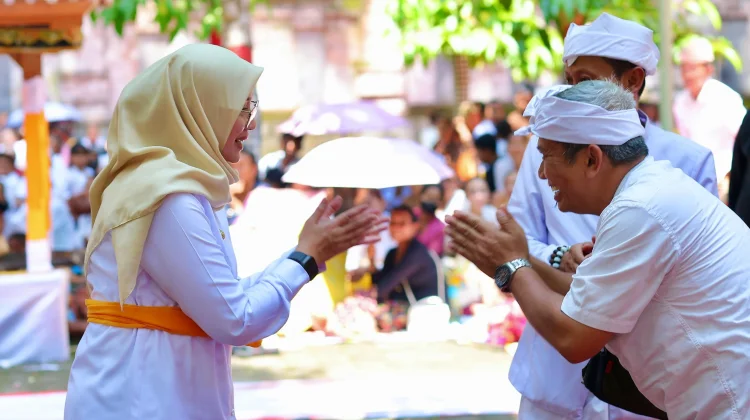 Ribuan Umat Hindu Padati Giri Salaka Rayakan Pagerwesi