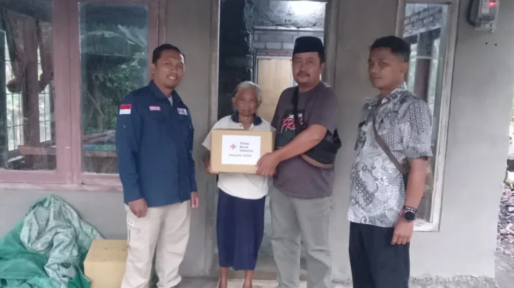 PMI Jember Salurkan Bantuan untuk Korban Kebakaran di Ledokombo
